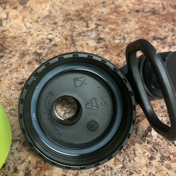 Lululemon water bottle - Picture 7 of 8